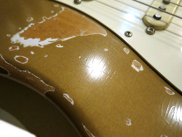 Fender系 コンポーネント Stratocaster Relic Finish Gold w/ Fender 